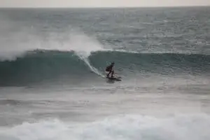 Clase de surf de La Manga Surf School en Playa de la Raja