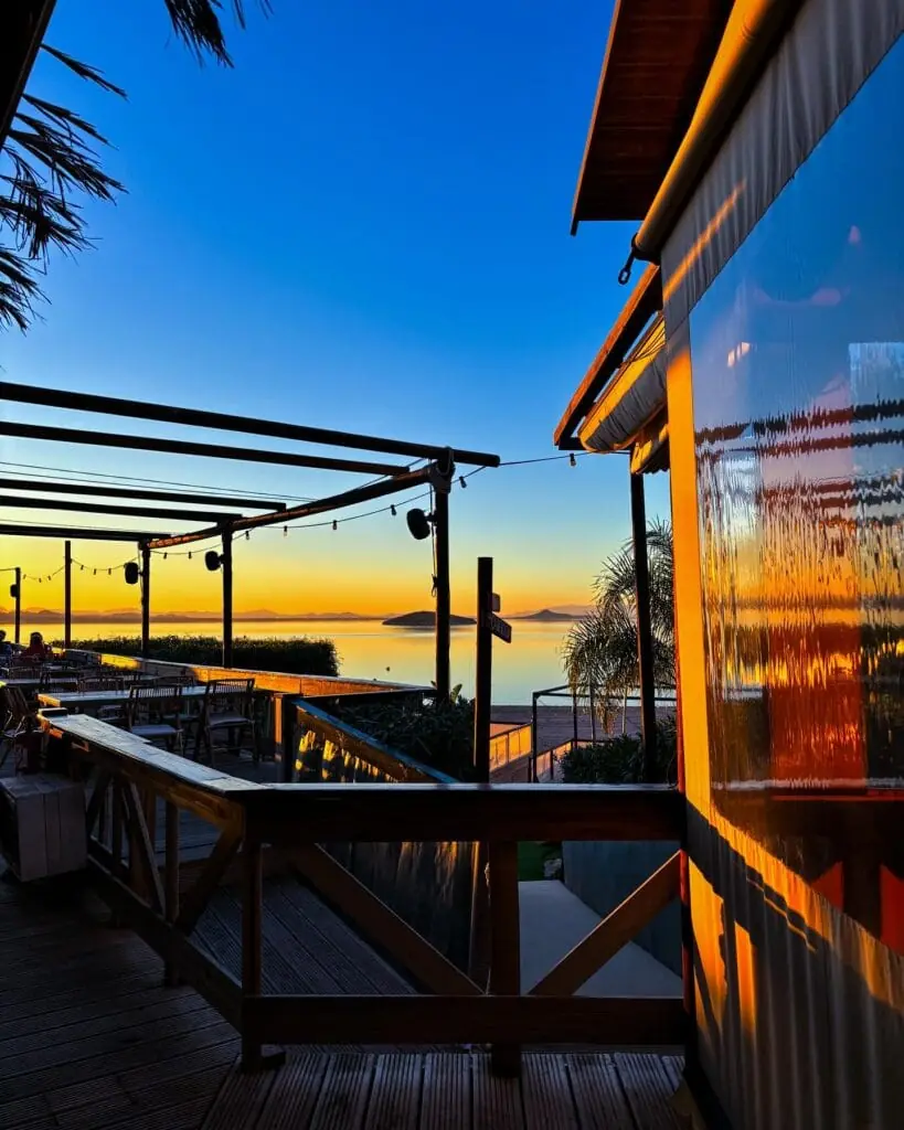 Terraza de La Mestiza al atardecer