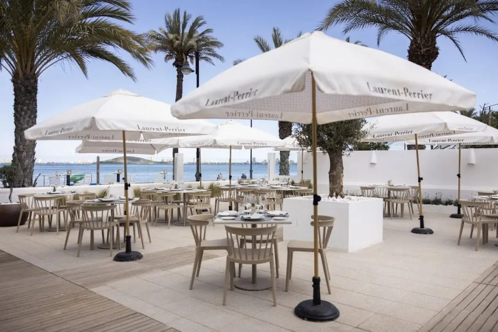 La Oliva Restaurante junto a la playa de Mar de Cristal
