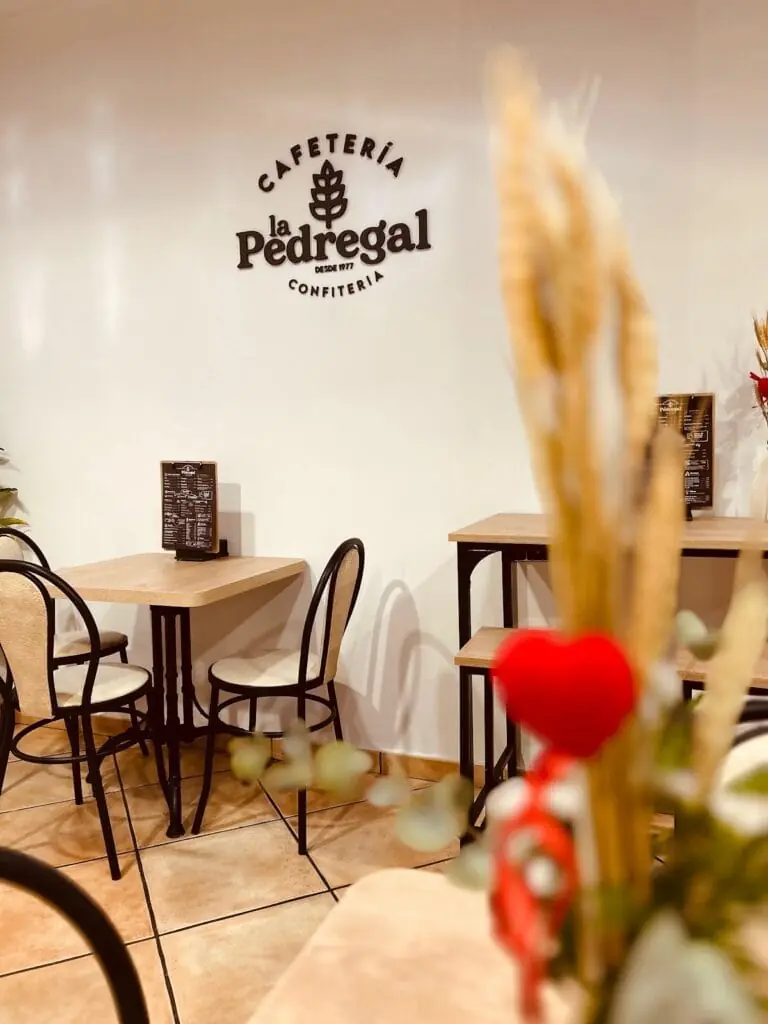Vitrina de bollería y repostería de La Pedregal, Los Urrutias