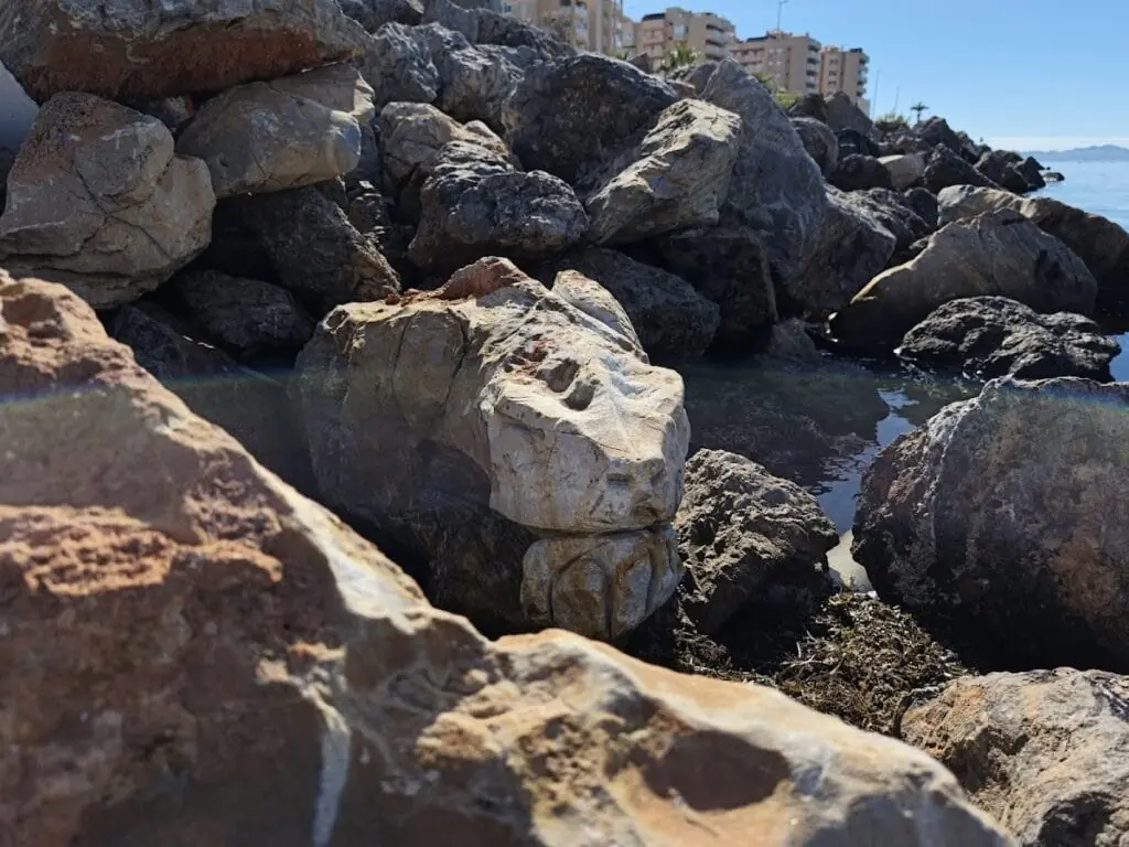 Detalle de la talla de La Piedra del Fauno, La Manga del Mar Menor