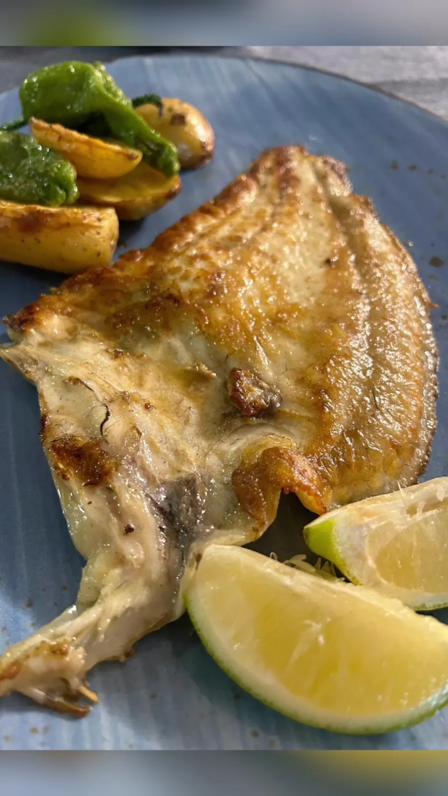 Pescado servido en Restaurante La Tana, Cabo de Palos