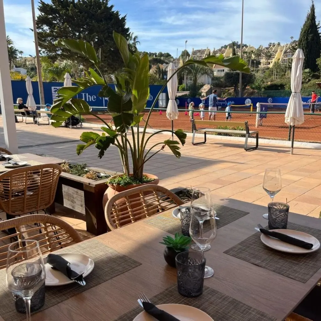 La Terraza - The Racquets Club en el centro de tenis de La Manga Club
