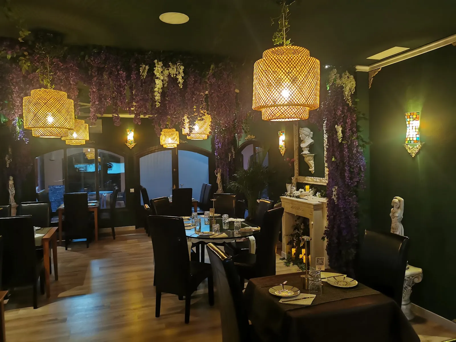 Comedor de LA ZORRA GOURMET, Galerías El Flamenco