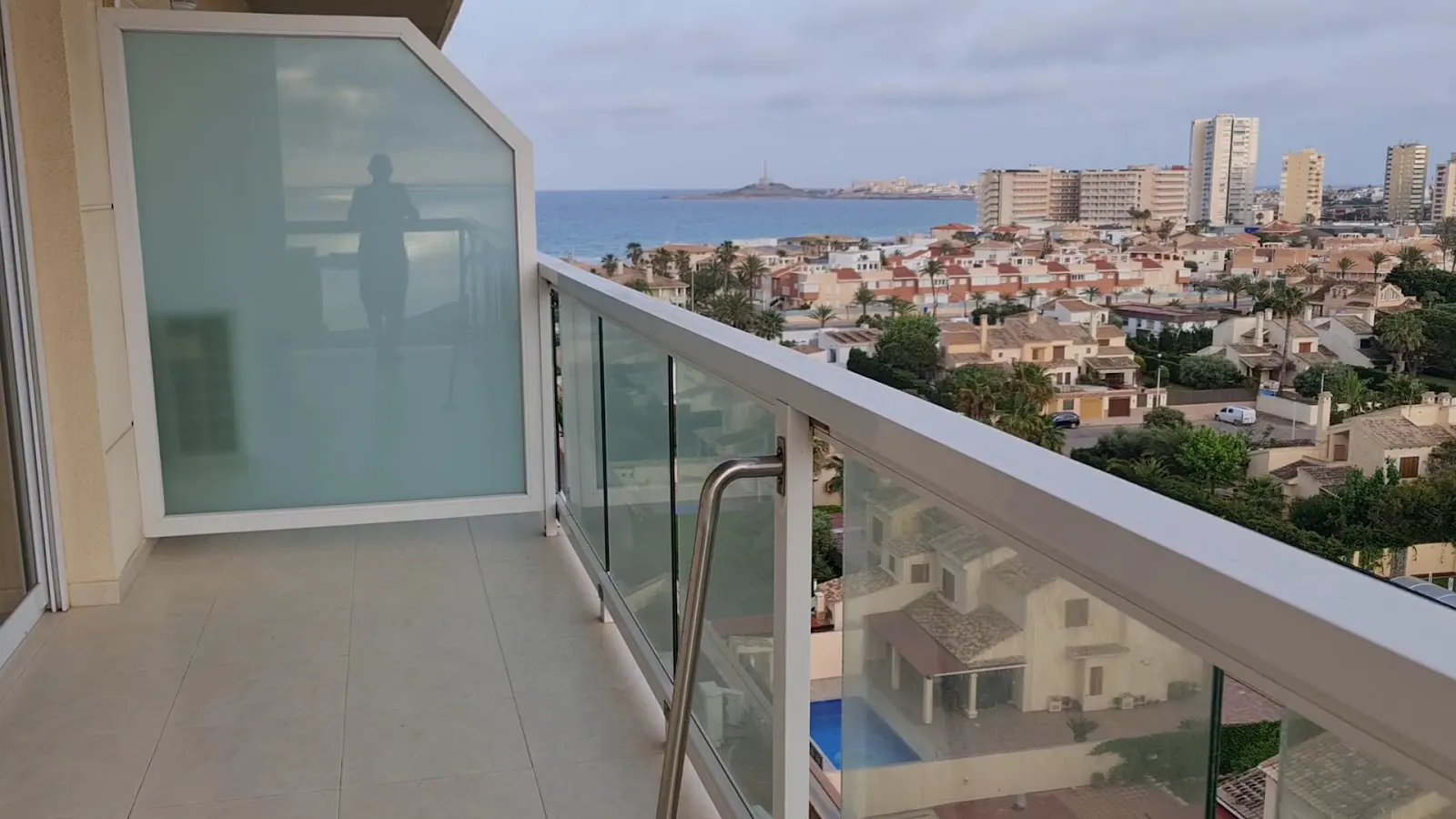 Fachada de Las Gaviotas Hotel, Calle Nautilus, La Manga
