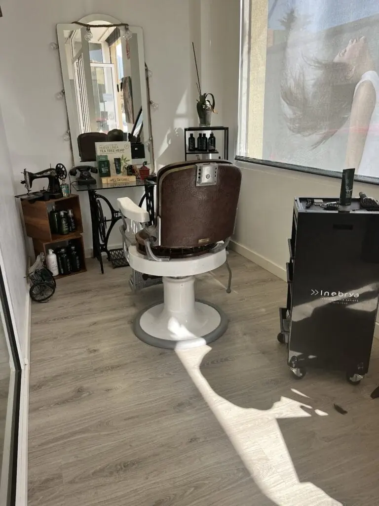 Interior de Lola Sáez peluquería & estética en Los Belones