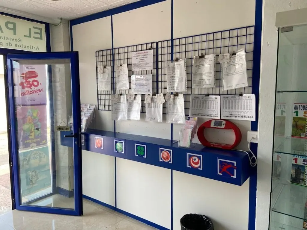 Mostrador de la administración de lotería en Cabo de Palos