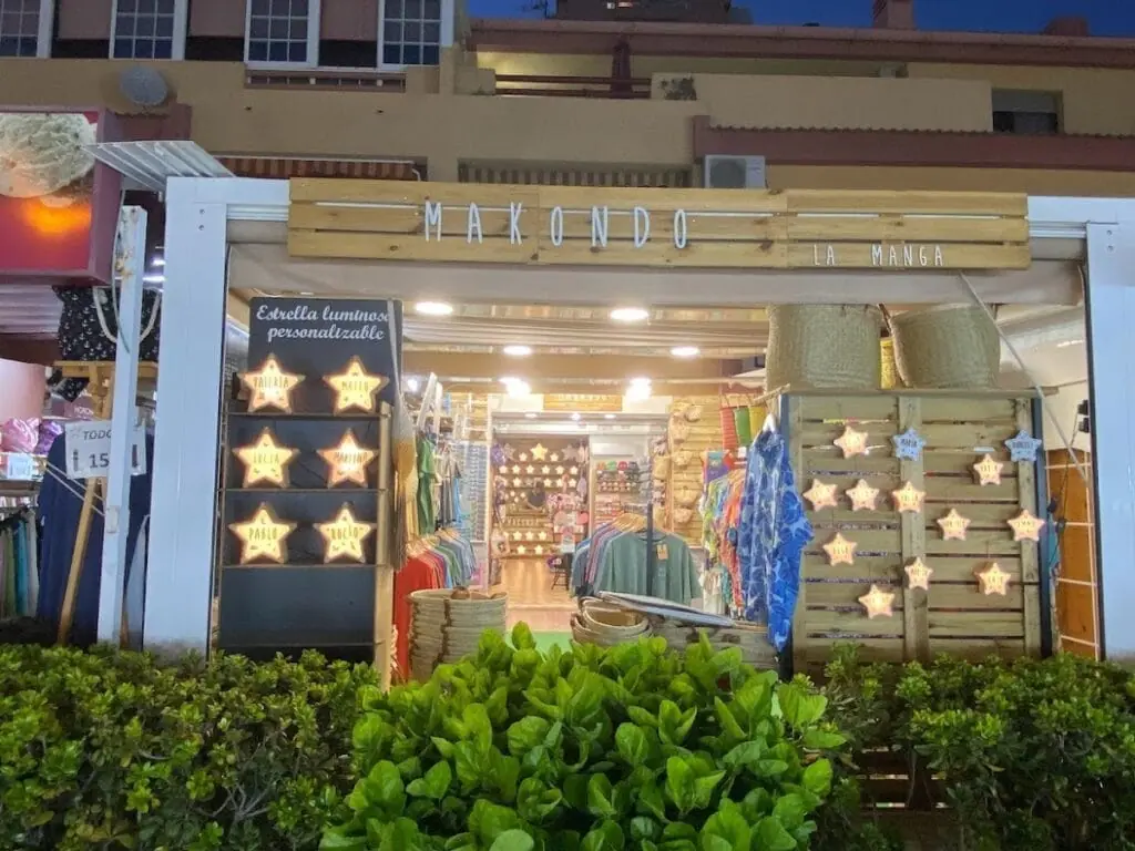 Fachada de Makondo en Plaza Bohemia, La Manga