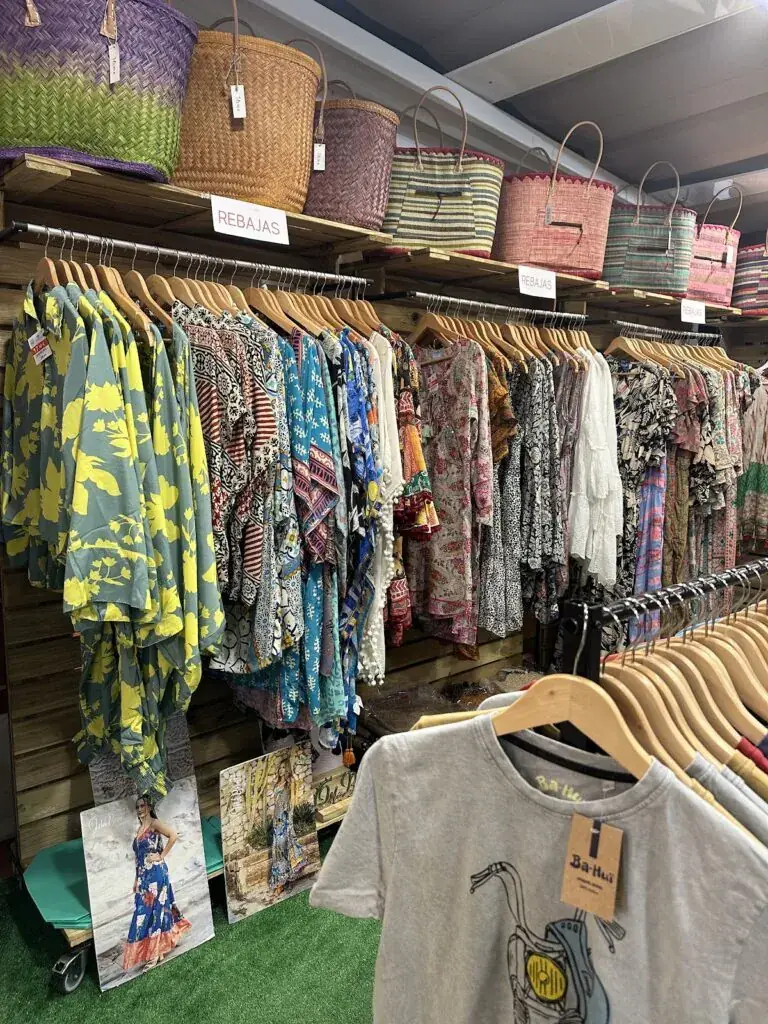 Interior de la tienda Makondo, La Manga del Mar Menor