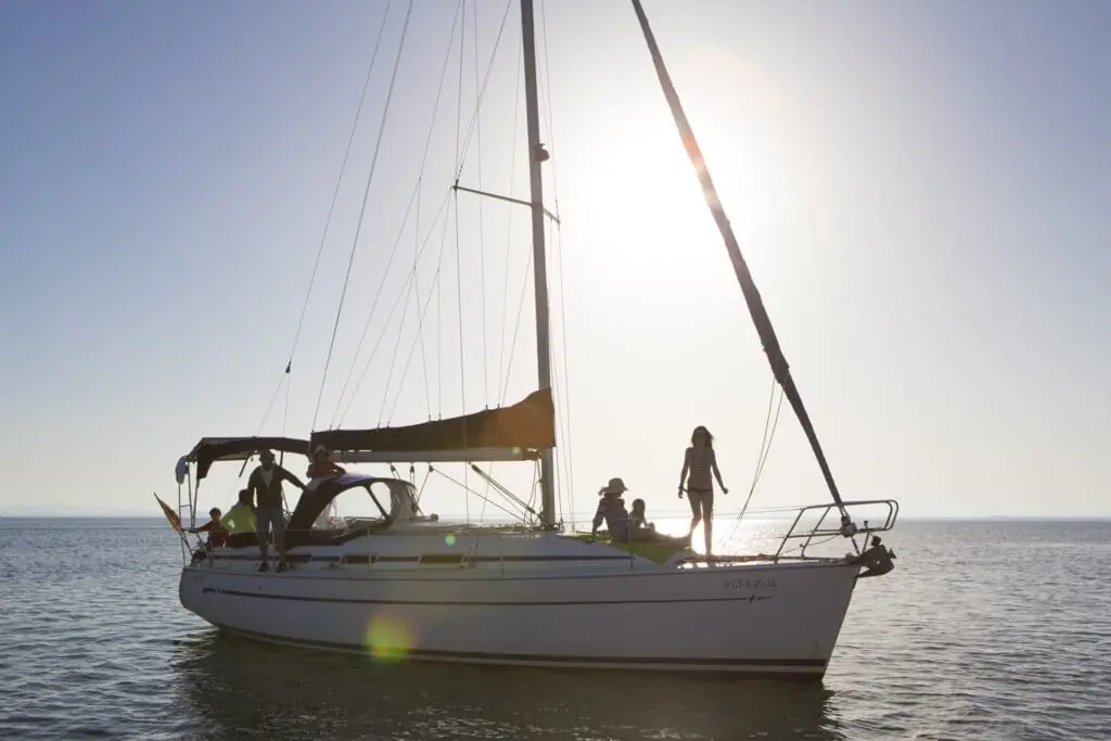 Interior del velero de MAR MENOR CHARTER