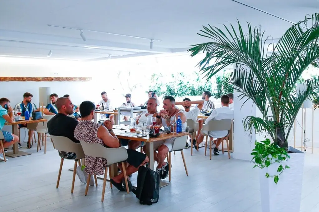 Fachada de Marea Grill en Las Sirenas, La Manga