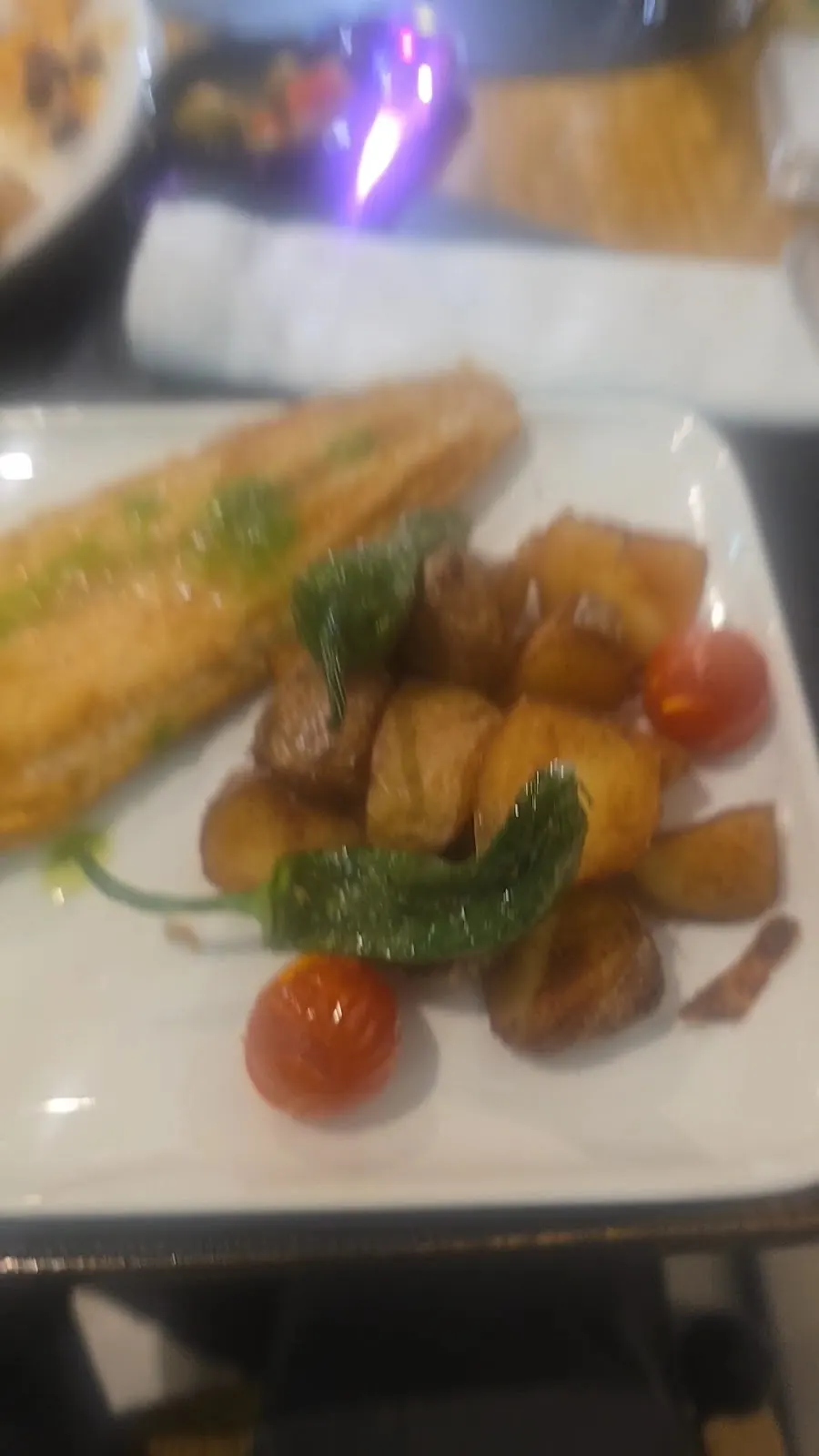 Plato de pescado fresco en Marego's, La Manga