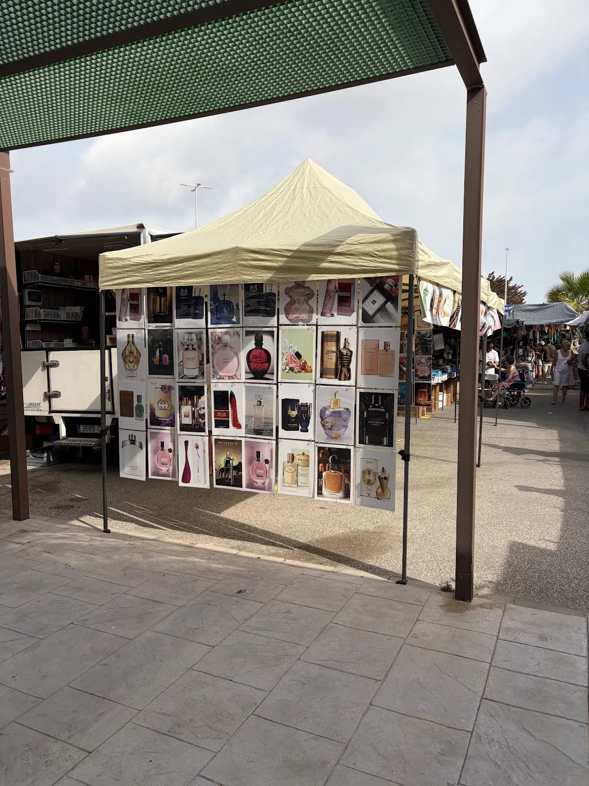 Artículos a la venta en el Mercadillo de Cabo de Palos