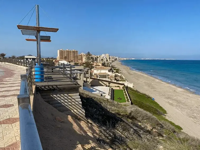 Panorámica de la playa de Monteblanco desde el mirador este