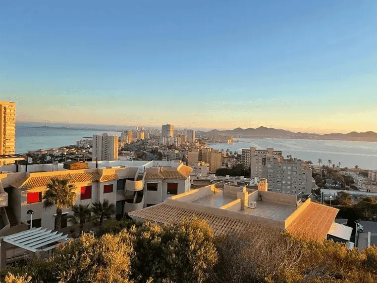 Escaleras de acceso al mirador 360º de Monteblanco, La Manga