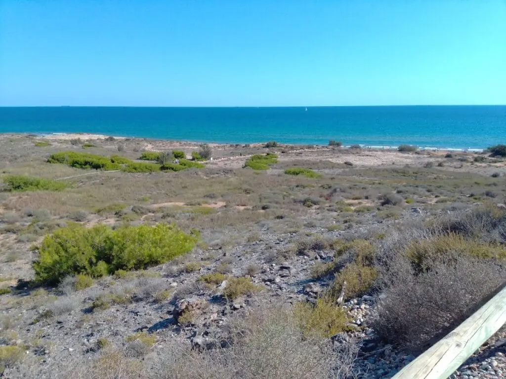 Playa Larga vista desde el mirador dentro del Parque Regional de Calblanque