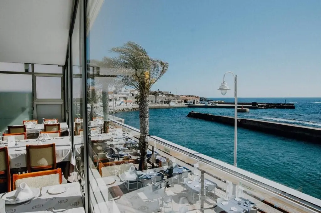 Comedor de Restaurante Miramar con vistas al mar