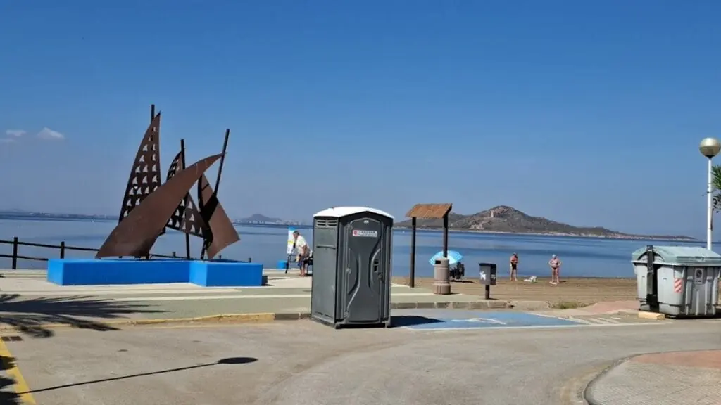 Monumento Velámenes junto al Mar Menor, La Manga
