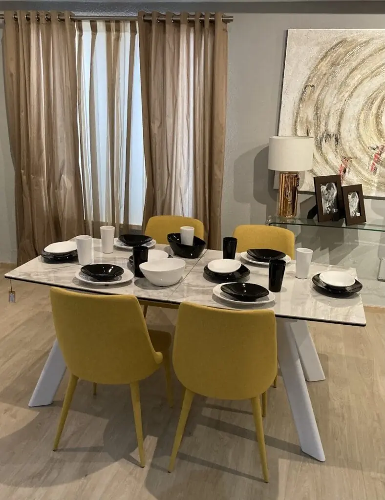 Mobiliario expuesto en Muebles Belhogar