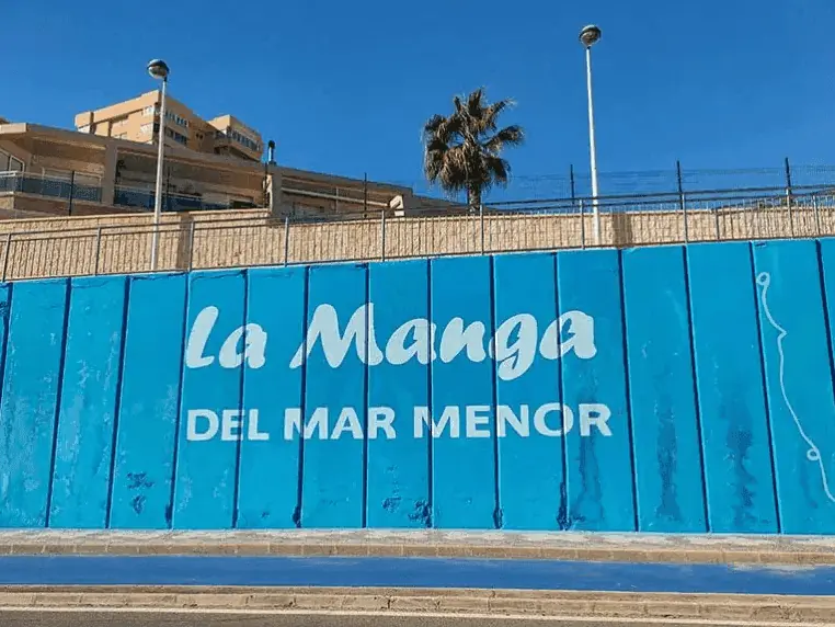 Detalle del mural de arte urbano de Monteblanco, La Manga