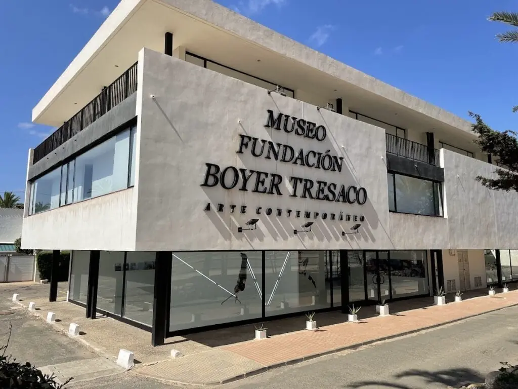 Fachada del Museo Fundación Boyer Tresaco en La Manga del Mar Menor
