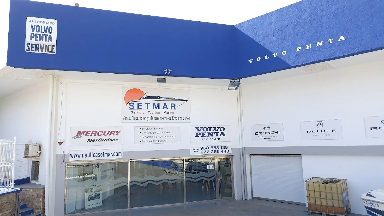 Embarcación en el taller de Náutica Setmar