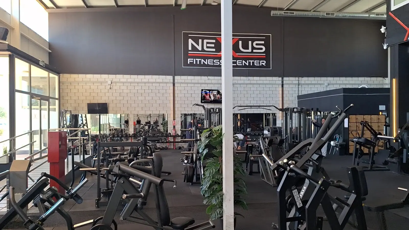 Fachada de Nexus Fitness Center en el Polígono de Los Belones