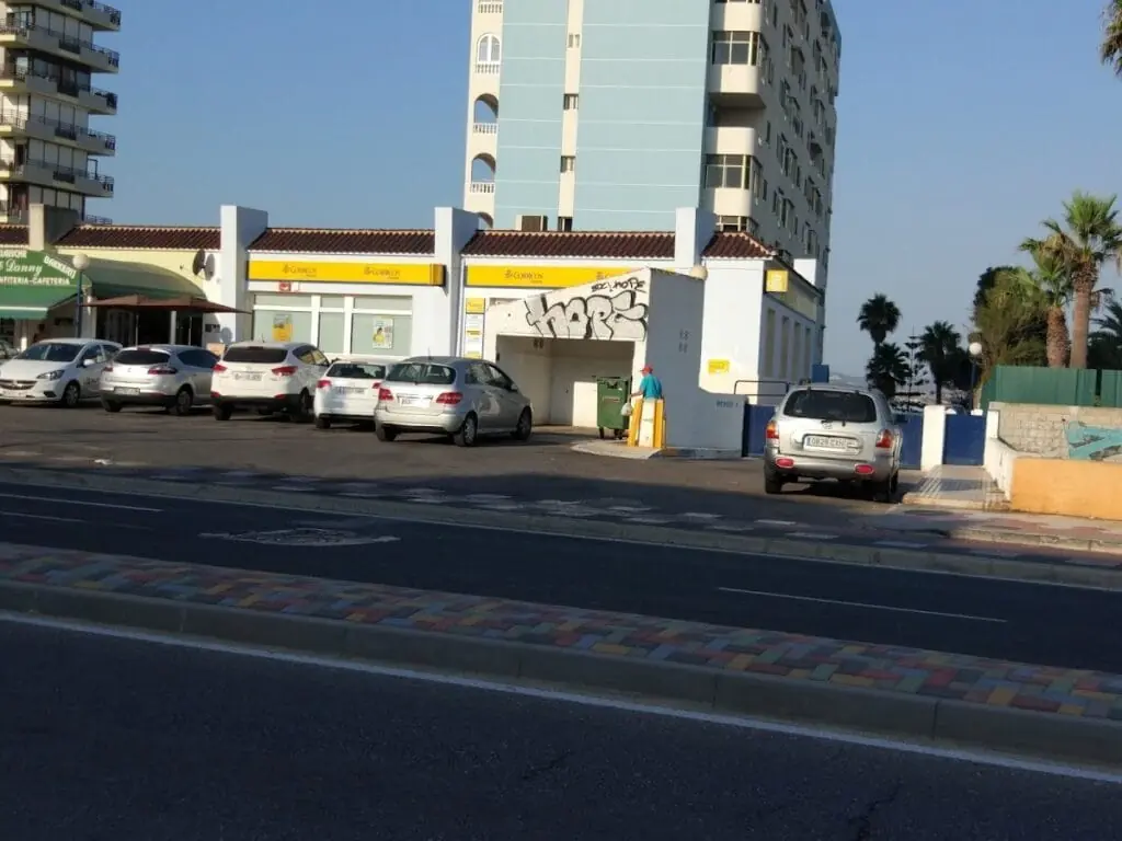 Mostrador de atención de la Oficina de Correos de La Manga