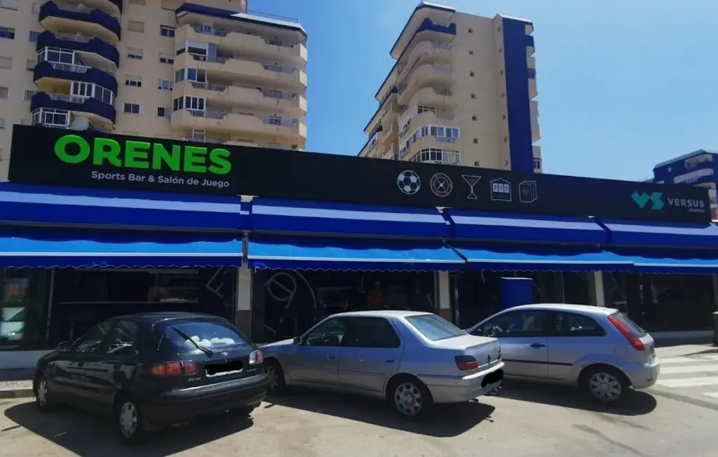 Fachada de Orenes Sports Bar & Salón de Juego en la Gran Vía de La Manga