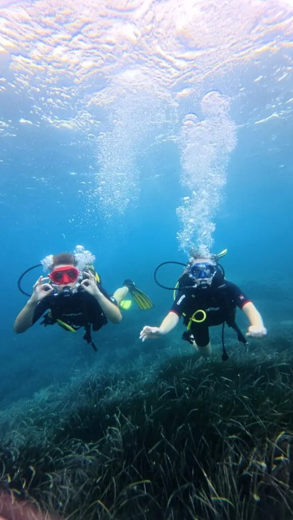Fachada del centro de buceo Pagaza Diving en el Puerto Deportivo Islas Menores