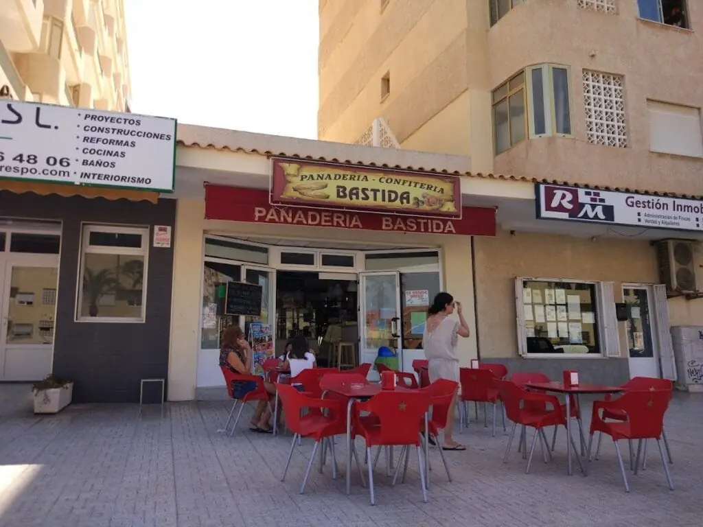 Fachada de Panadería Bastida en El Pedruchillo, La Manga