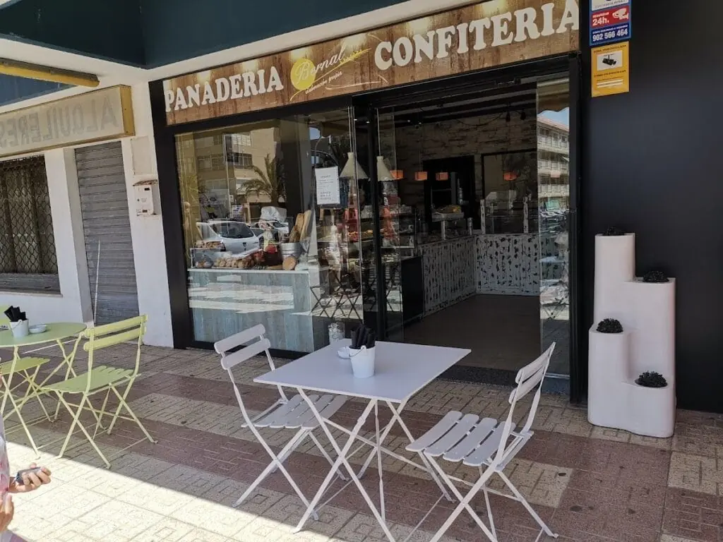 Fachada de Panadería Bernal Confitería, La Manga