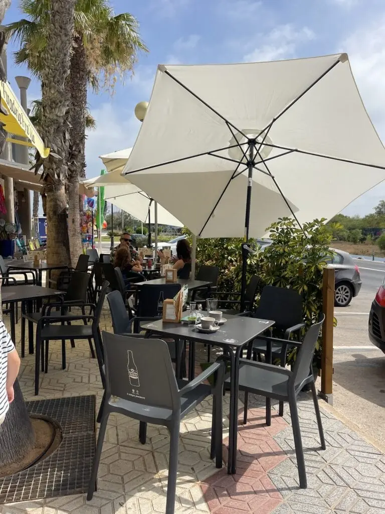 Fachada de Panadería Cafetería Pura Vida en La Manga