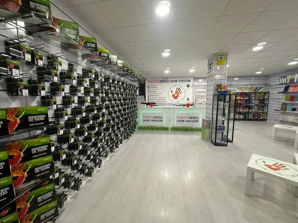 Interior de TintaRed Mar Menor, papelería en Los Belones