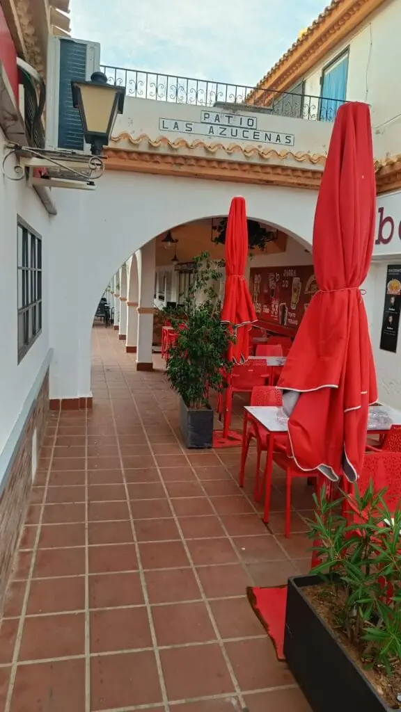 Joyas de plata de ley expuestas en Parati Plata La Manga