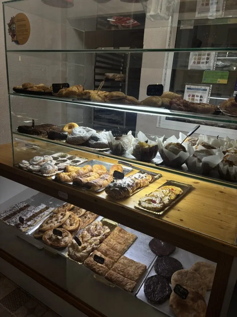 Mostrador de Pastelería El Horno De Benito en La Manga