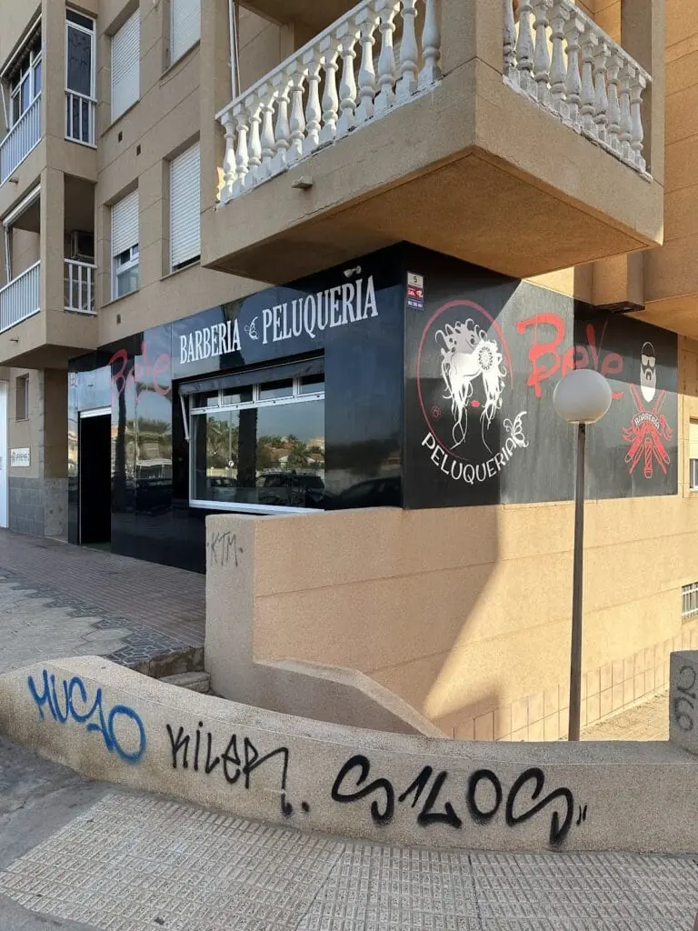 Fachada de Peluquería Barbería Beye en La Manga