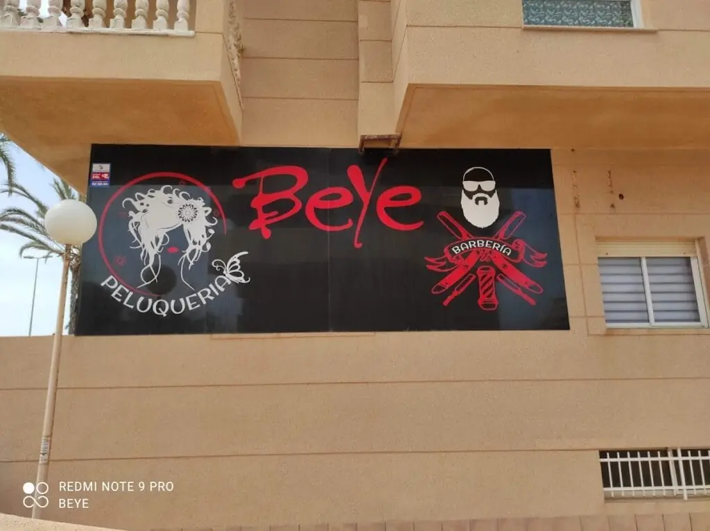 Interior de Peluquería Barbería Beye en La Manga