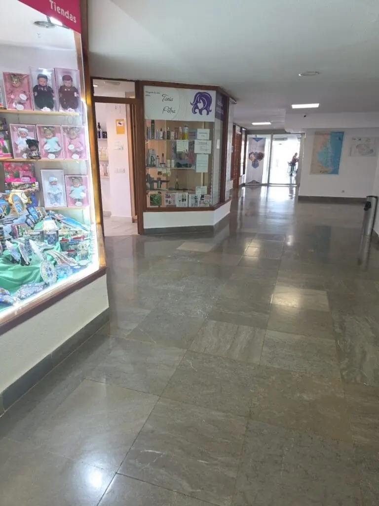 Fachada de Peluquería de autor Tania Petra en La Manga