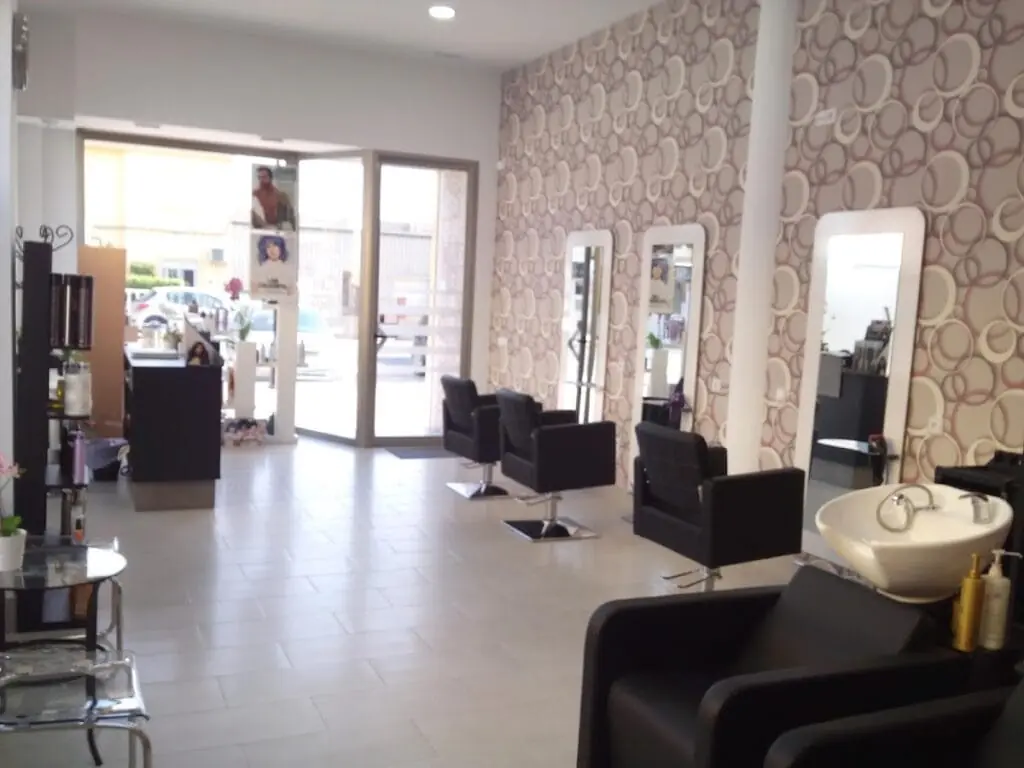 Fachada de Peluquería Mónica en Los Belones