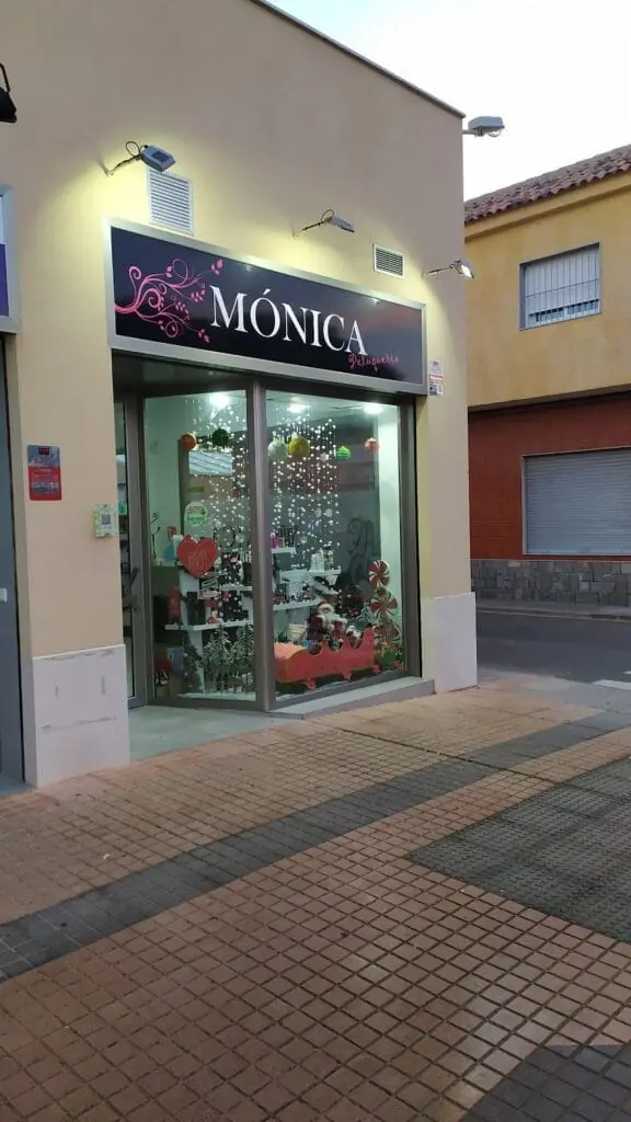 Zona de peinado de Peluquería Mónica en Los Belones