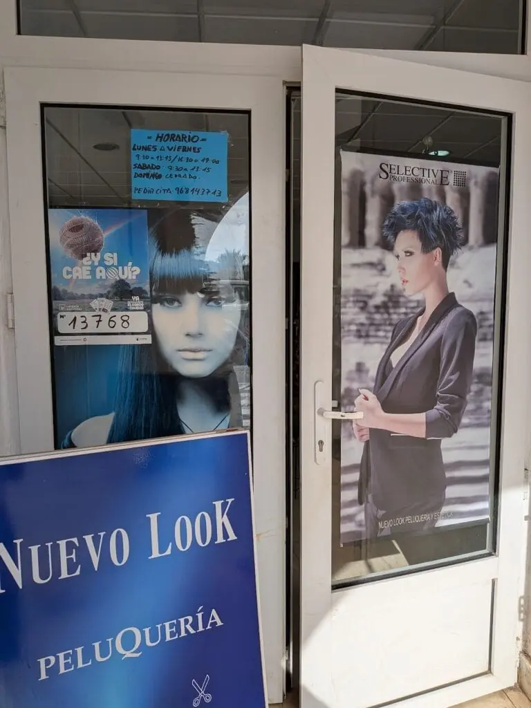 Fachada de Peluquería Nuevo Look en La Manga