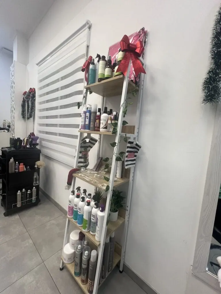 Interior de Peluqueria Raquel en Los Belones