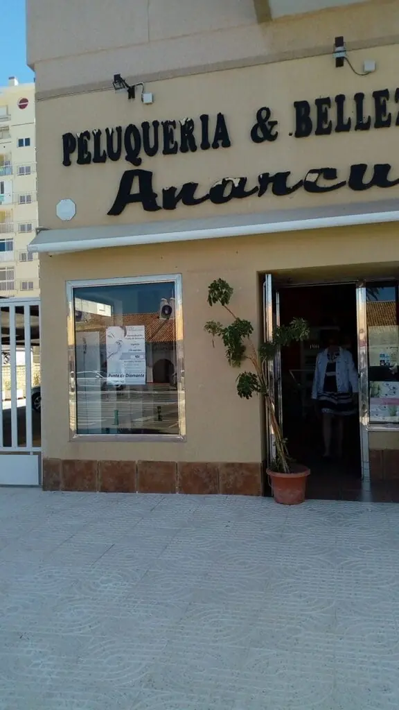 Zona de tratamientos de Peluqueria Y Estetica Anarcu en La Manga
