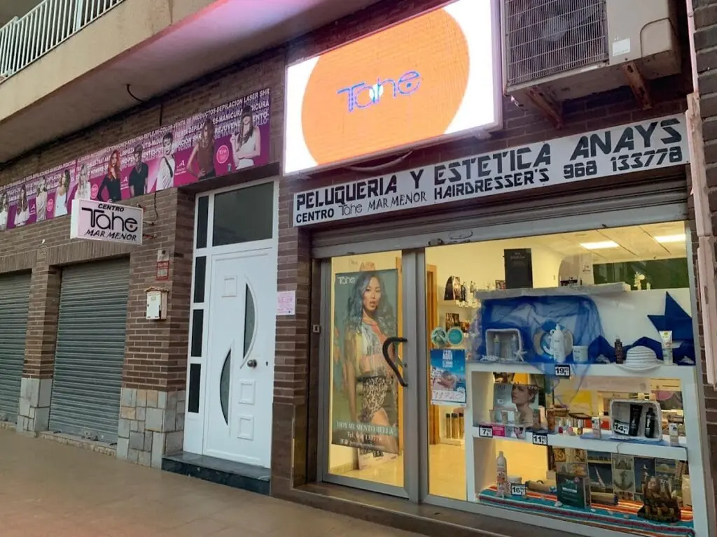 Fachada de Peluqueria y Estetica Anays en Los Nietos