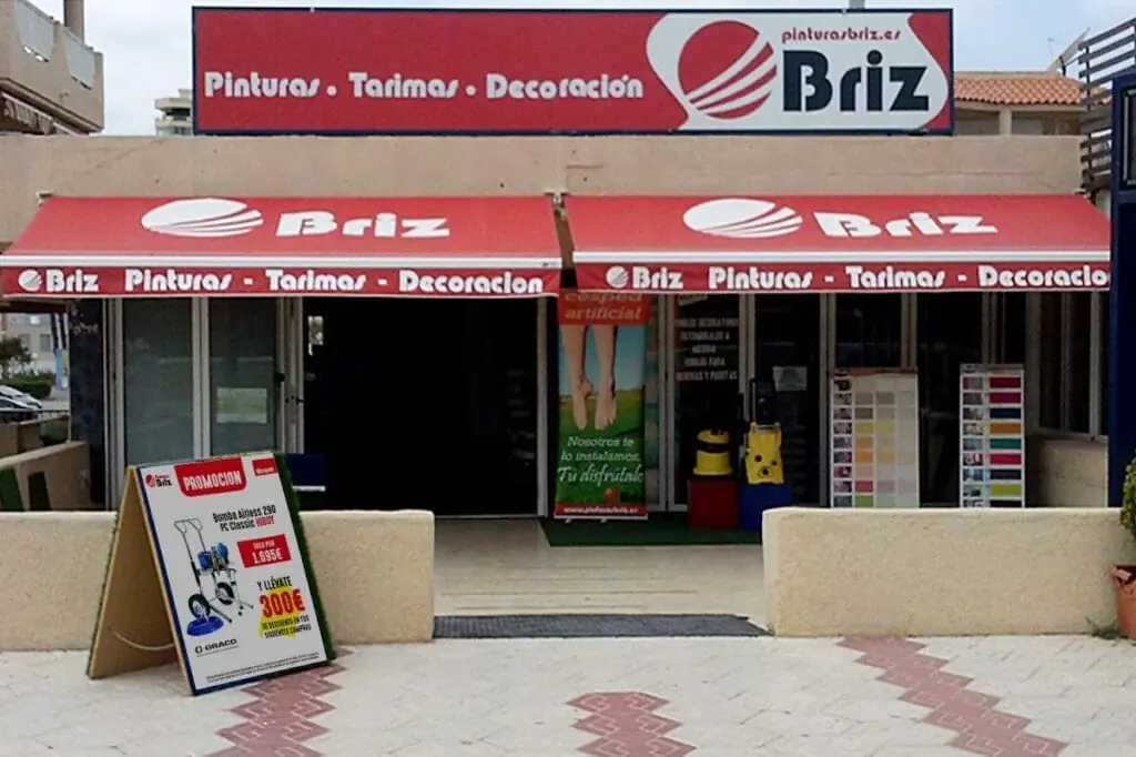 Fachada de Pinturas Briz – Tienda La Manga, con rótulo Pinturas, Tarimas, Decoración