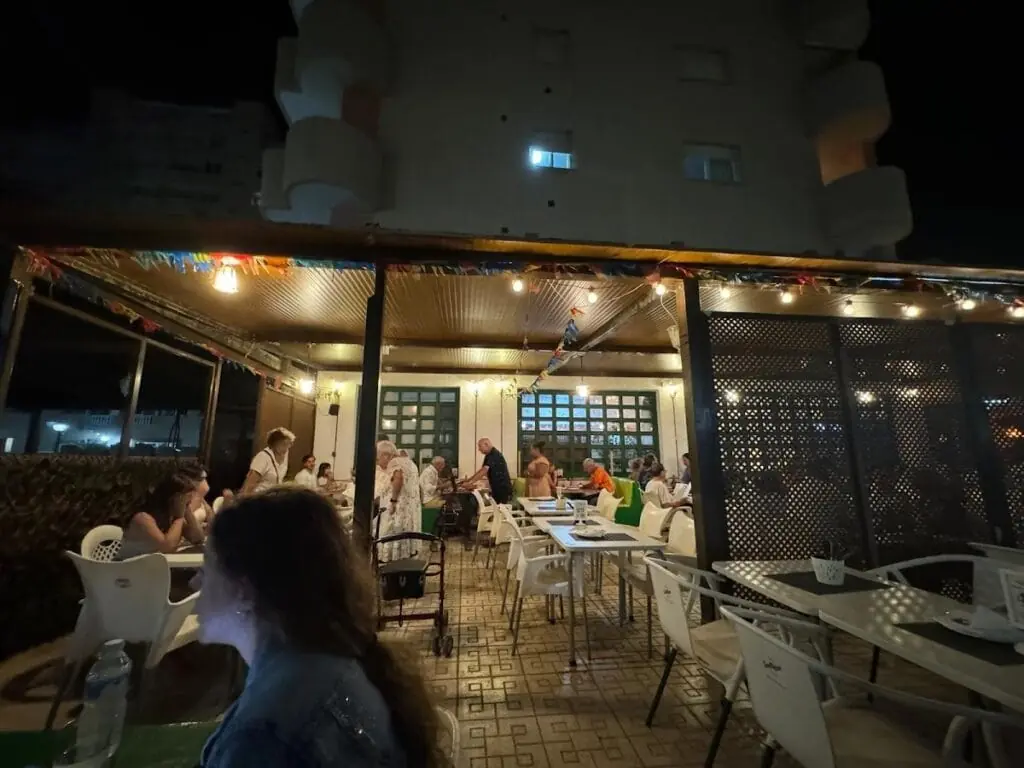 Terraza con parque infantil en Pizzería Da Sebastián