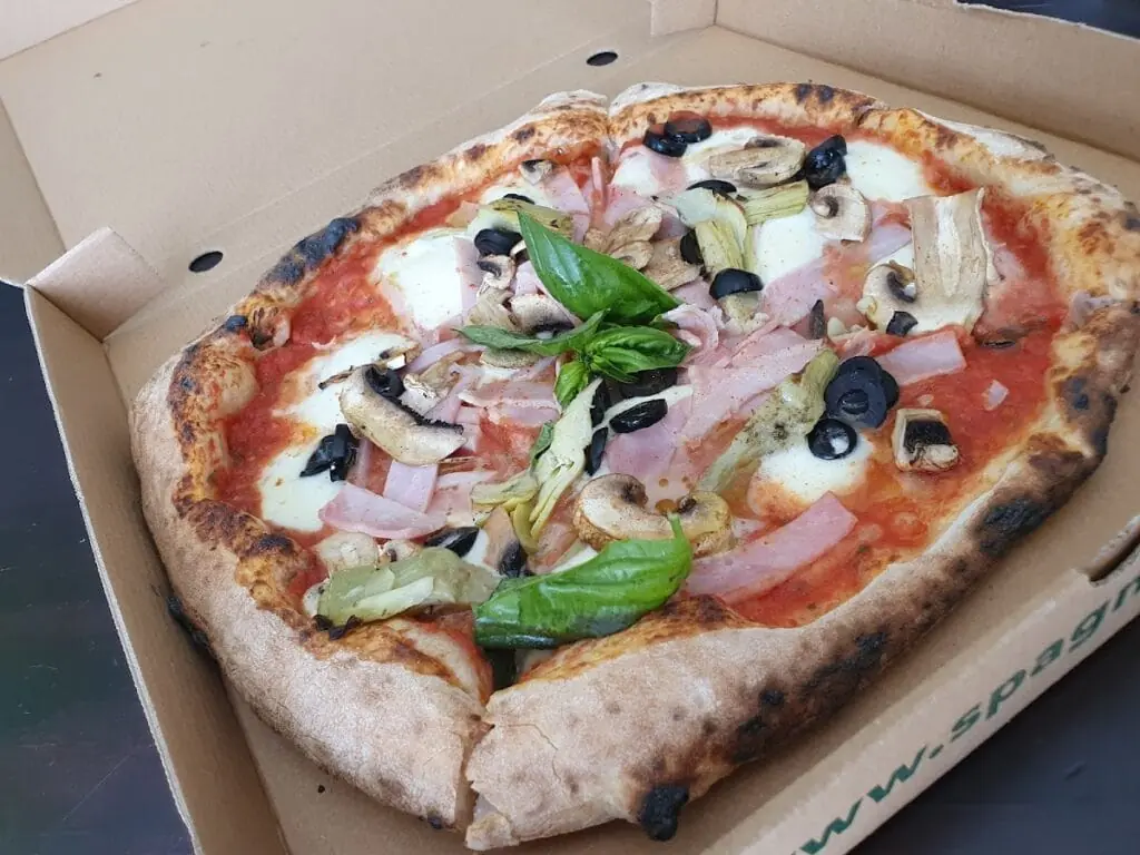 Fachada de Pizzería Spagnapolí en Copacavanna