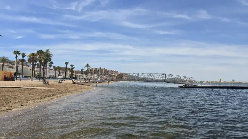 Zona de baño para perros en la Playa de Las Salinas, La Manga