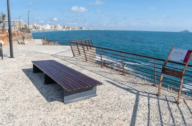 Vistas al Mediterráneo desde el Mirador Playa del Banco del Tabal